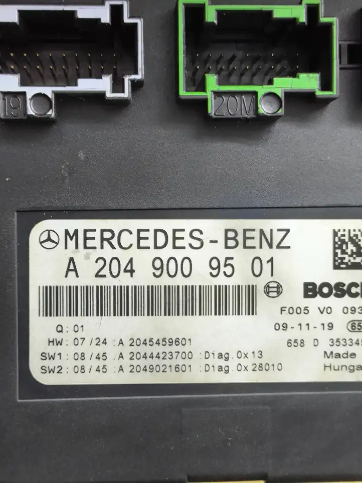 Mercedes-Benz C W204 (2007 - 2014) A2049009501 Блок предохранителей — фото 5