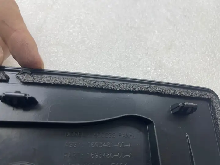 Tesla Model Y (2019 - 2024) 169348100a Задняя боковая обшивка салона — фото 4