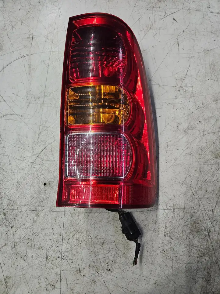 Toyota Hilux (AN10, AN20, AN30) (2004 - 2008) Фонарь заднего хода — фото 1