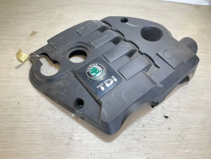 Skoda Octavia Mk2 (1Z) (2004 - 2013) 038103925 Крышка двигателя декоративная — фото 2