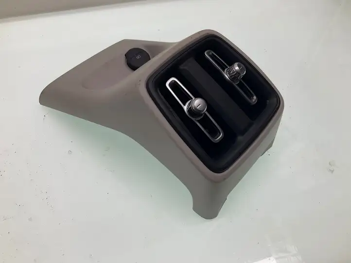 Volvo XC40 (2017 - ) 31469033 Другая деталь консоли (туннеля) — фото 1