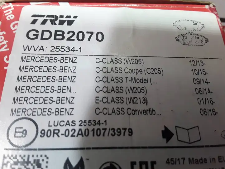 Mercedes-Benz C W205 (2014 - 2021) GDB2070 Передние тормозные колодки — фото 2