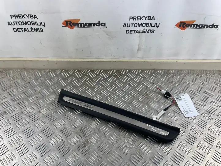 Kia Sorento (2014 - 2017) 85883C5200 Наружная отделка переднего порога — фото 1