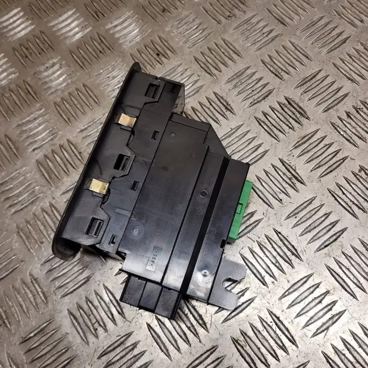 Volvo V70 (2000 - 2004) 8682949 Кнопка стеклоподъемников — фото 2