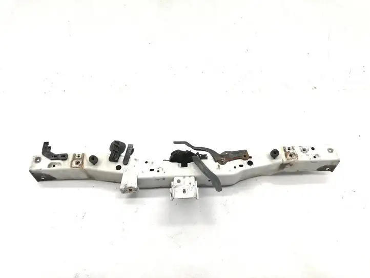 Toyota Verso (2012 - 2015) Верхняя панель радиатора — фото 3