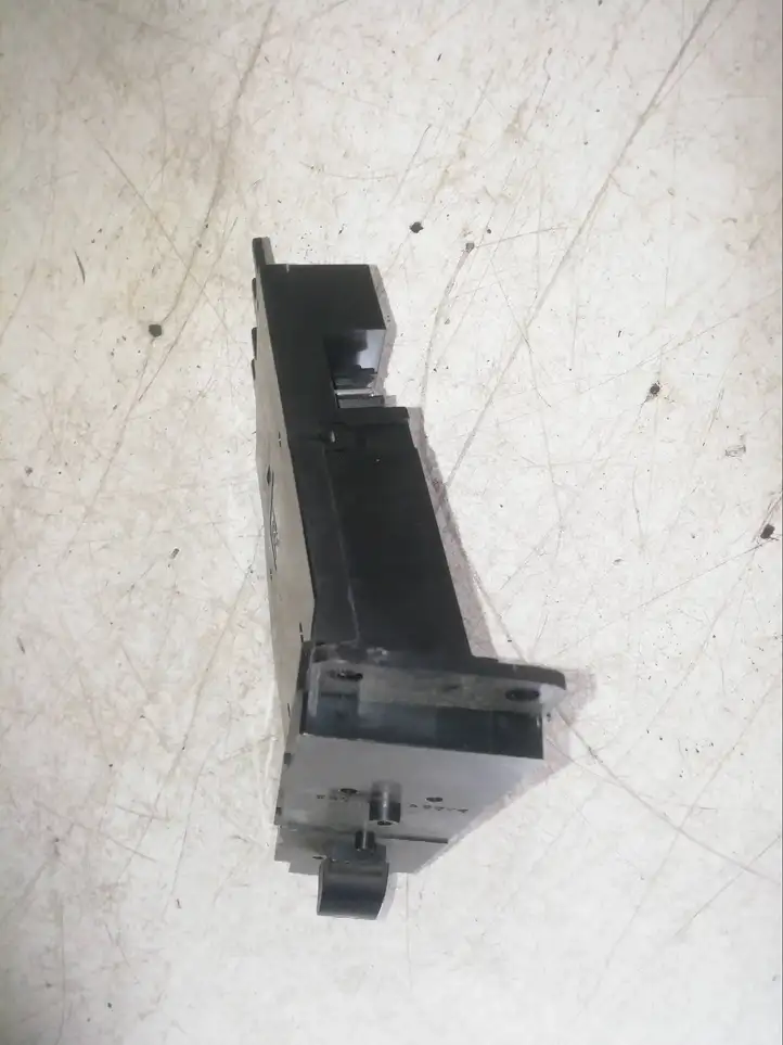 Land Rover Range Rover L322 (2005 - 2009) YUD000263PVA Блок кнопок стеклоподъемников — фото 1