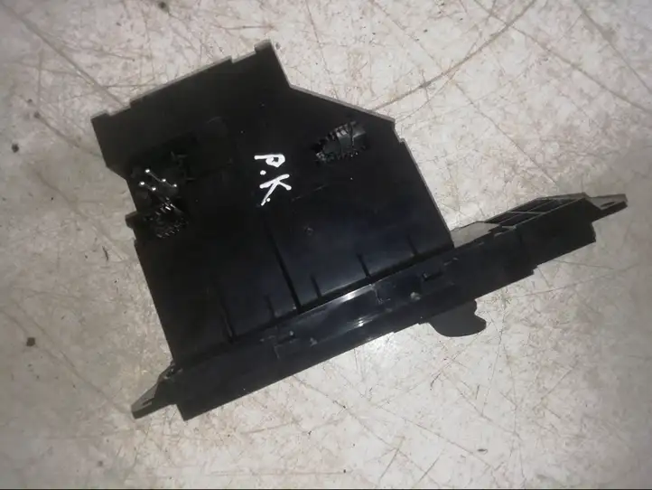 Land Rover Range Rover L322 (2005 - 2009) YUD000263PVA Блок кнопок стеклоподъемников — фото 3
