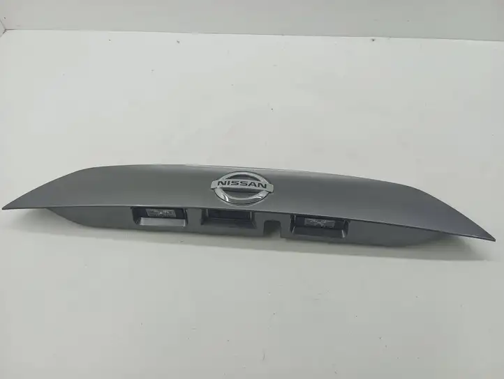 Nissan Qashqai (2017 - 2020) 908104ESXX Подсветка номера — фото 1