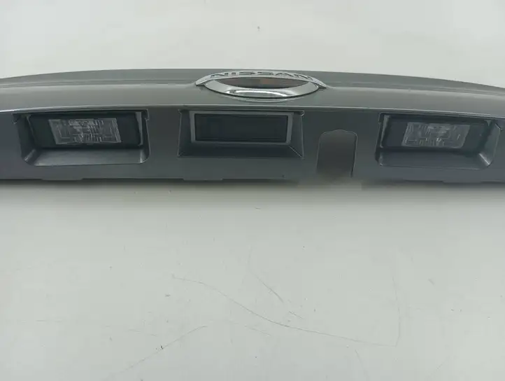 Nissan Qashqai (2017 - 2020) 908104ESXX Подсветка номера — фото 2