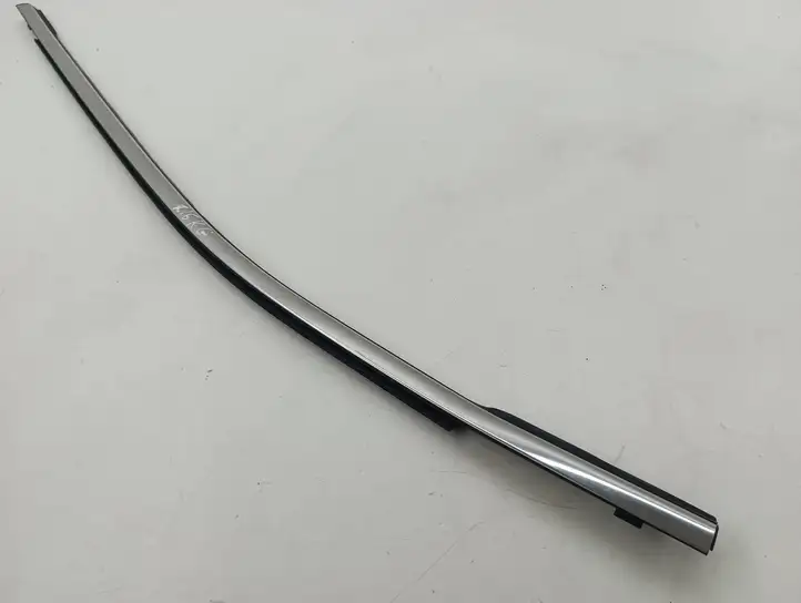 Nissan Qashqai (2017 - 2020) Накладка стекла задней двери — фото 2