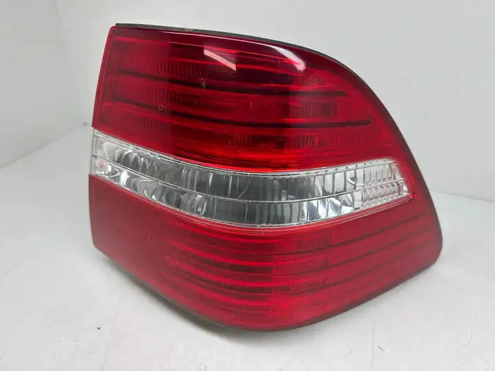 Lexus LS 430 (2003 - 2006) 8155150150 Задний фонарь в кузове — фото 1