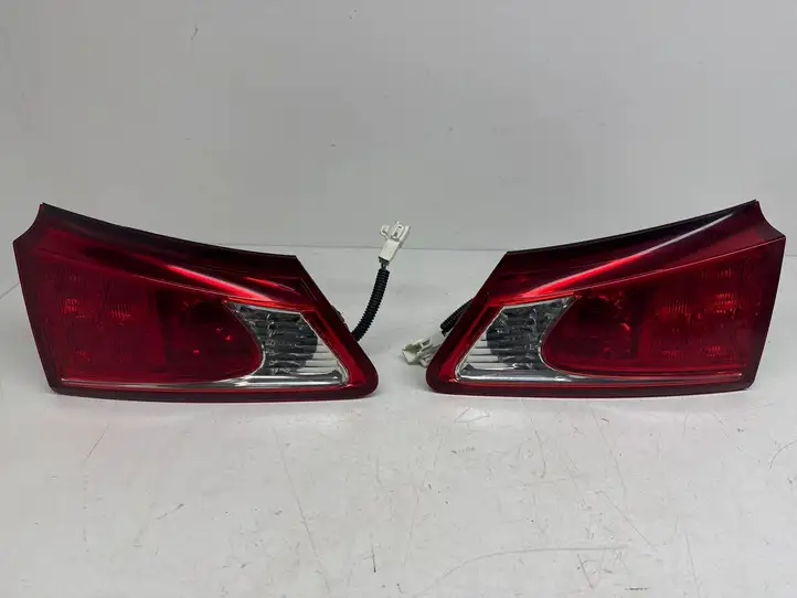 Lexus IS 220D-250-350 (2005 - 2010) 8158153070 Задний фонарь в крышке багажника — фото 1
