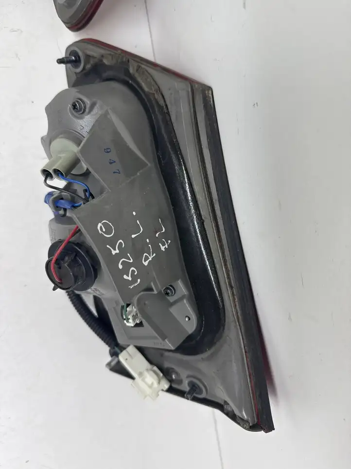 Lexus IS 220D-250-350 (2005 - 2010) 8158153070 Задний фонарь в крышке багажника — фото 2