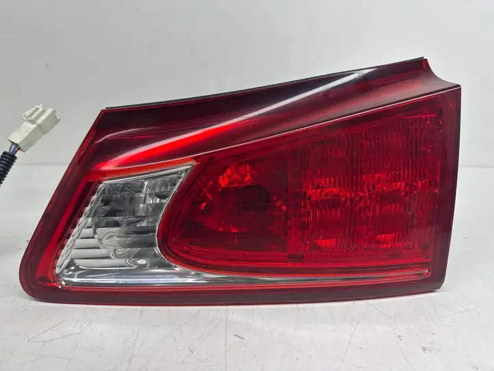Lexus IS 220D-250-350 (2005 - 2010) 8158153070 Задний фонарь в крышке багажника — фото 3