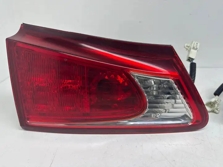 Lexus IS 220D-250-350 (2005 - 2010) 8158153070 Задний фонарь в крышке багажника — фото 5
