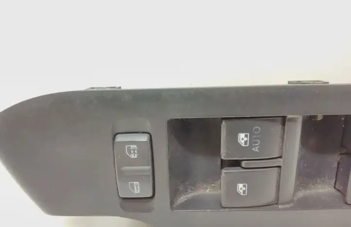 Chevrolet Captiva (2006 - 2011) 201004082 Кнопка стеклоподъемников — фото 3