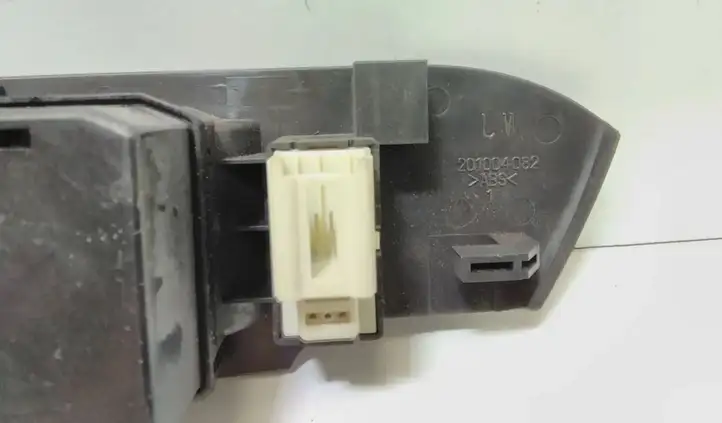 Chevrolet Captiva (2006 - 2011) 201004082 Кнопка стеклоподъемников — фото 6