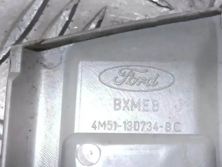 Ford Focus (2008 - 2011) 4M5113D734BC Прочие детали салона — фото 4