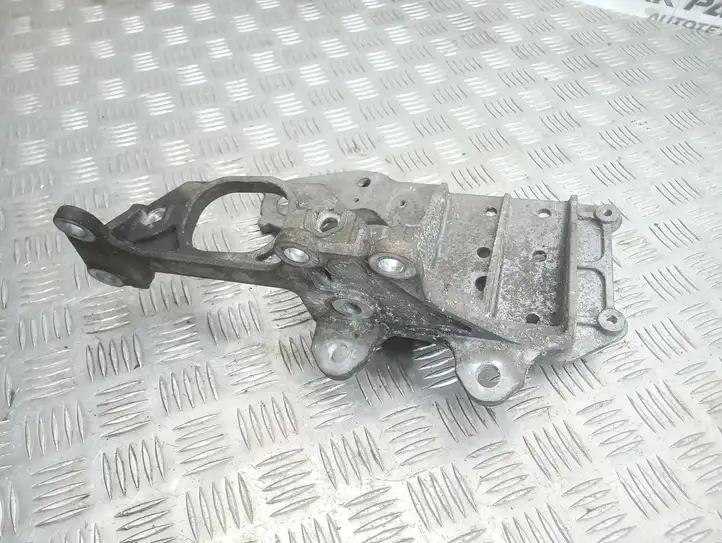 Nissan Qashqai (2010 - 2013) Площадка аккумулятора — фото 2