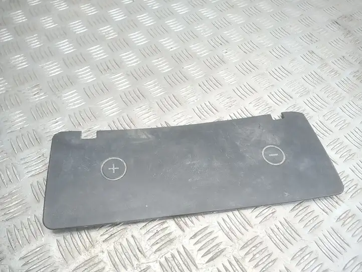 Audi A6 S6 C5 4B (1997 - 2001) 4B1819422 Крышка ящика аккумулятора — фото 1