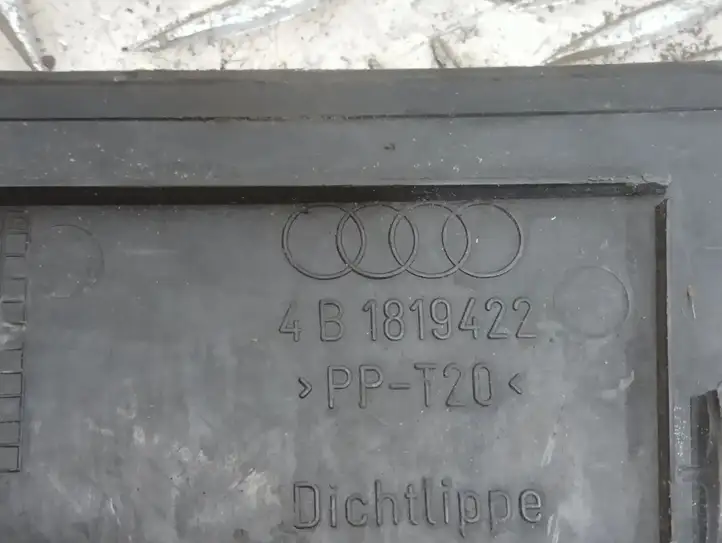 Audi A6 S6 C5 4B (1997 - 2001) 4B1819422 Крышка ящика аккумулятора — фото 3