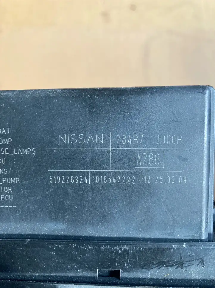 Nissan Qashqai (2006 - 2010) 284B7JD00B Блок предохранителей — фото 3