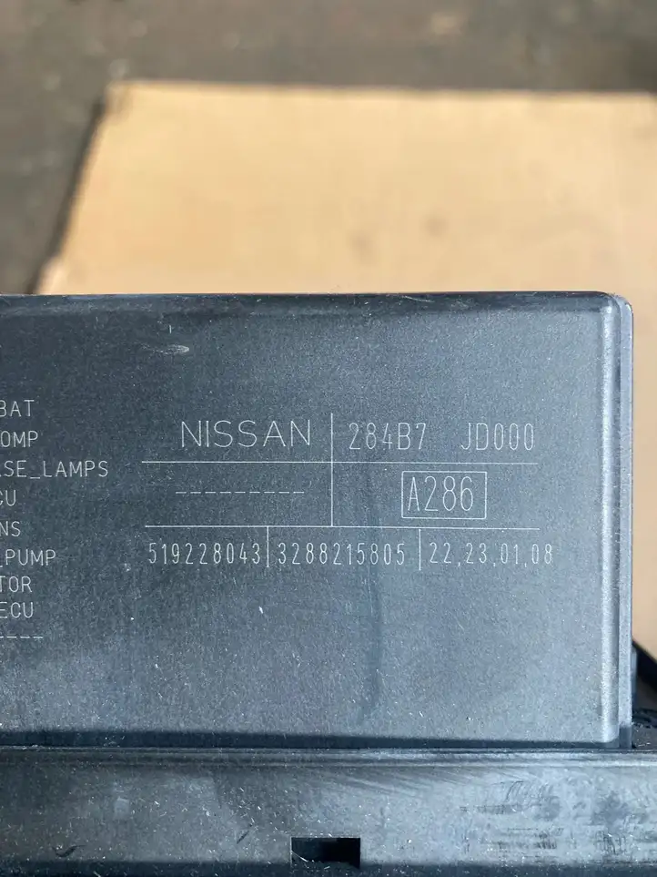 Nissan Qashqai (2006 - 2010) 284B7JD000 Блок предохранителей — фото 3