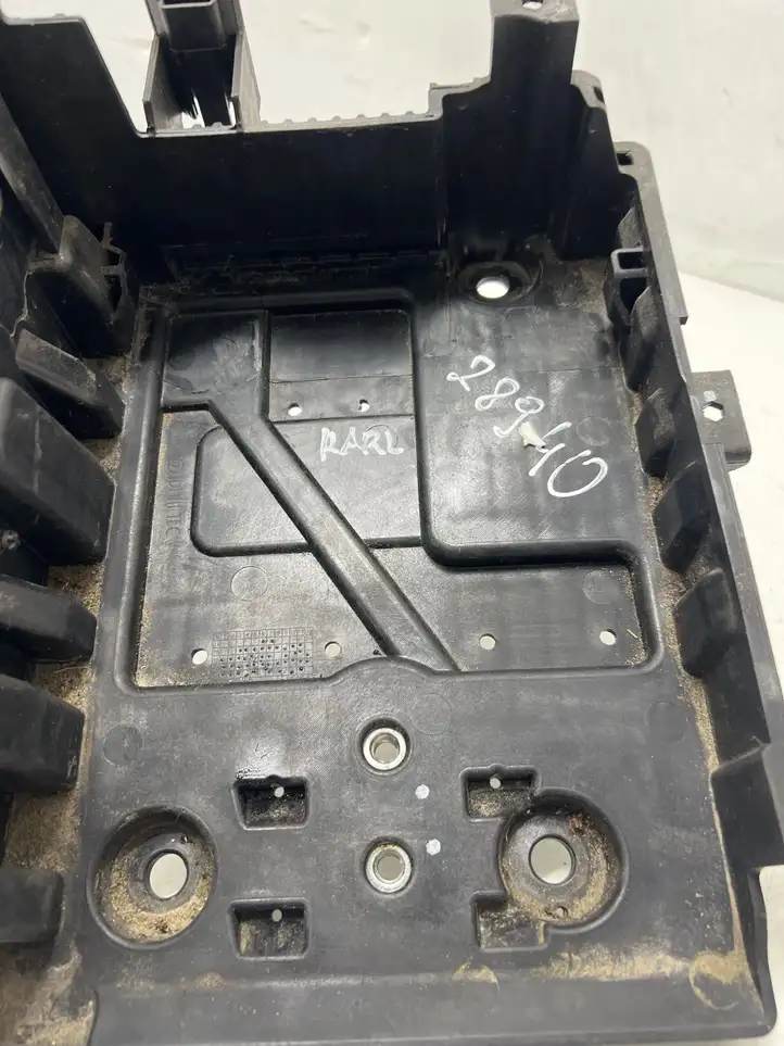 Opel Karl (2015 - ) 42359359 Площадка аккумулятора — фото 8