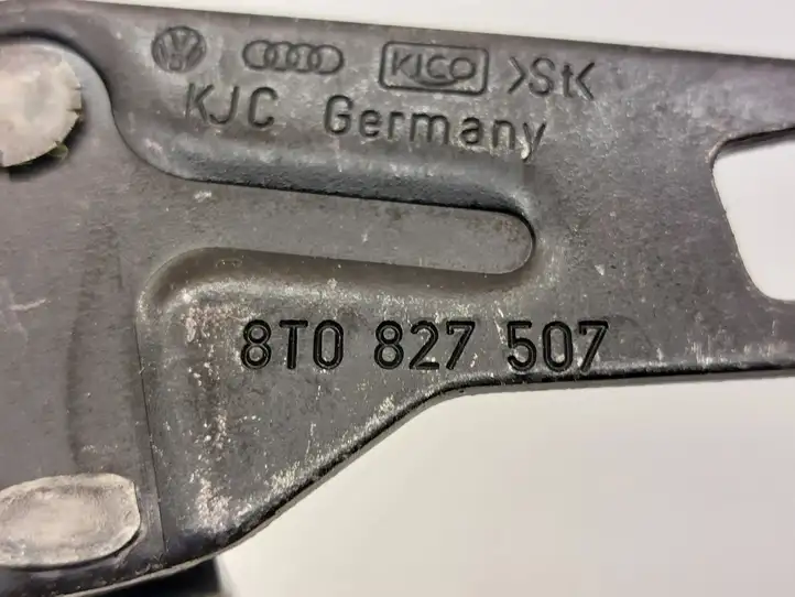 Audi A4 S4 B8 8K (2007 - 2011) 8T0827507 Петля замка багажной двери — фото 4