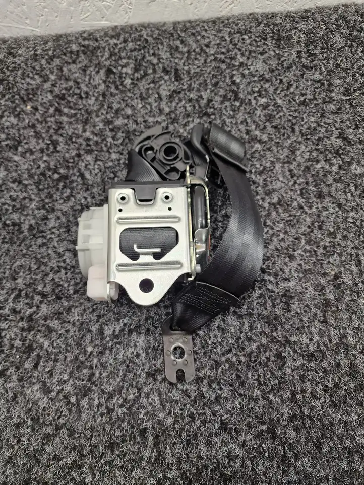 Volkswagen Touareg III (2018 - ) 760857806 Задний ремень безопасности — фото 1