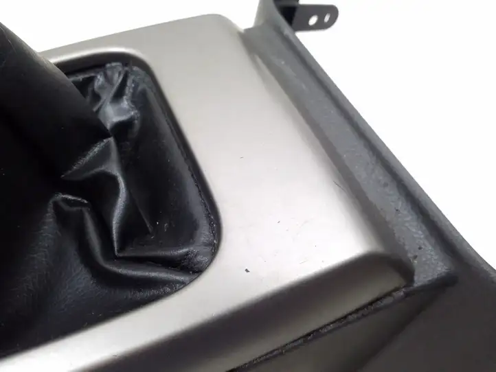 Nissan X-Trail T30 (2001 - 2007) Подлокотник — фото 2