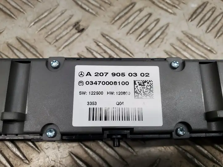 Mercedes-Benz E C207 W207 (2009 - 2017) A2079050302 Включатель аварийных фонарей — фото 3