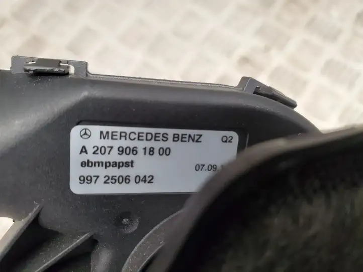Mercedes-Benz E C207 W207 (2009 - 2017) A2079061800 Вентилятор охлаждения ЭБУ — фото 4