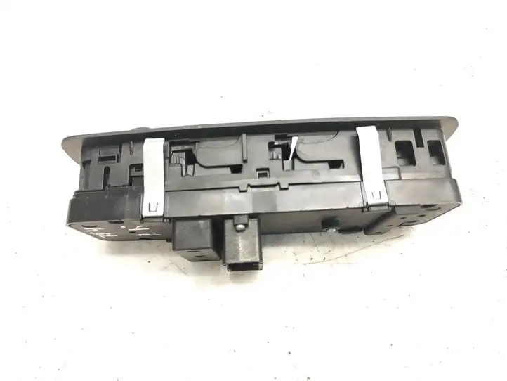 Maserati Ghibli (2013 - 2017) 670019819 Кнопка стеклоподъемников — фото 3