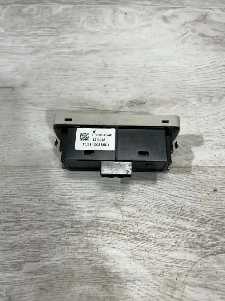 Volvo XC90 (2014 - 2019) P31394548 Кнопка закрытия крышки багажника — фото 4