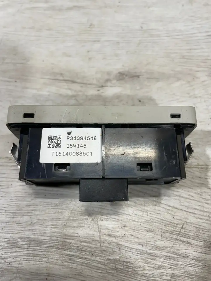 Volvo XC90 (2014 - 2019) P31394548 Кнопка закрытия крышки багажника — фото 5