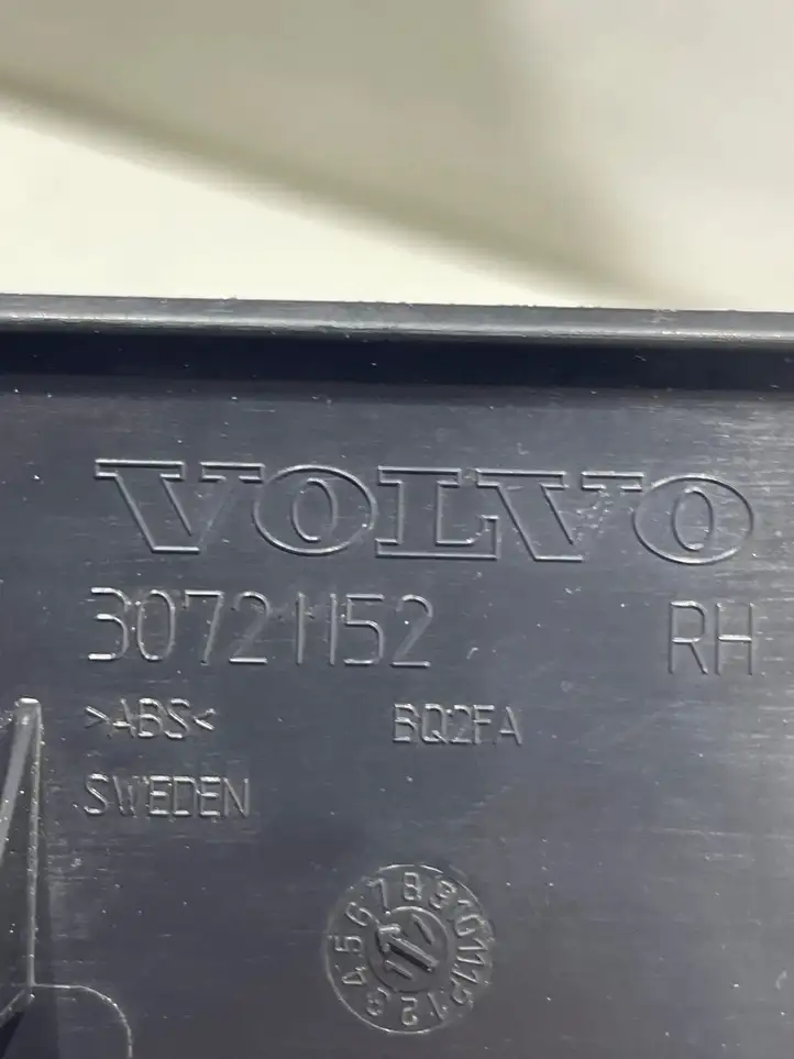 Volvo XC60 (2017 - ) 30721152 Внутренняя отделка заднего порога — фото 4