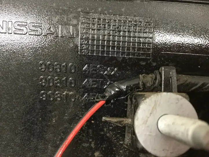 Nissan Qashqai (2013 - 2017) 908104ES Подсветка номера — фото 3