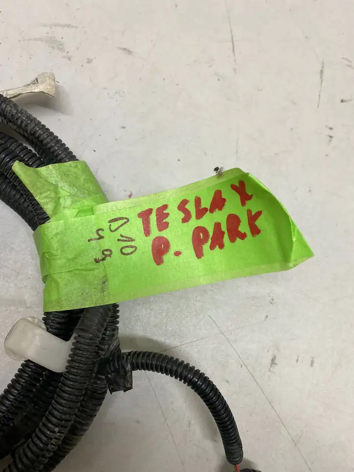 Tesla Model X (2015 - 2021) P103243300g Проводка парктроников — фото 4