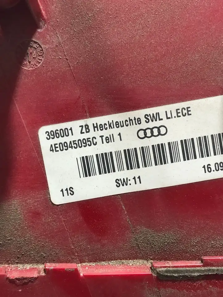 Audi A8 S8 D3 4E (2002 - 2005) 4E0945095C Задний фонарь в кузове — фото 5