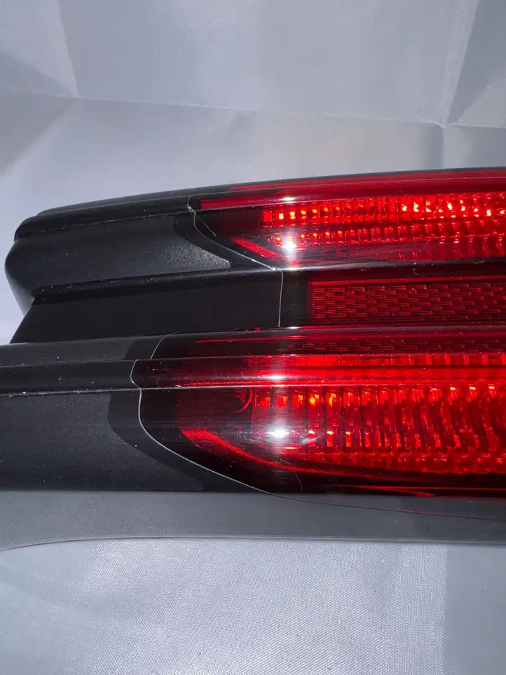 Porsche 911 992 (2019 - ) 992945087C Дополнительный стоп фонарь — фото 2