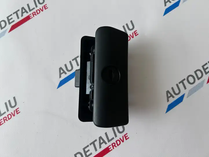 BMW 3 E46 (1998 - 2005) 8163017 Ручка бардачка — фото 8