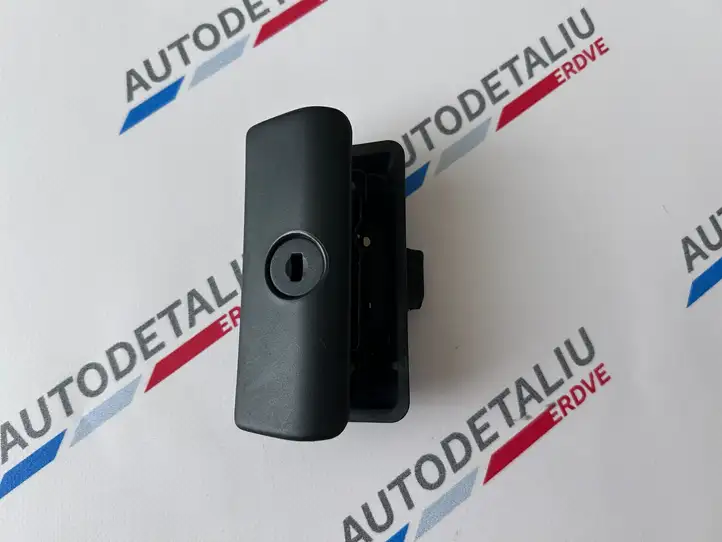 BMW 3 E90 E91 (2005 - 2012) 8163017 Ручка бардачка — фото 10