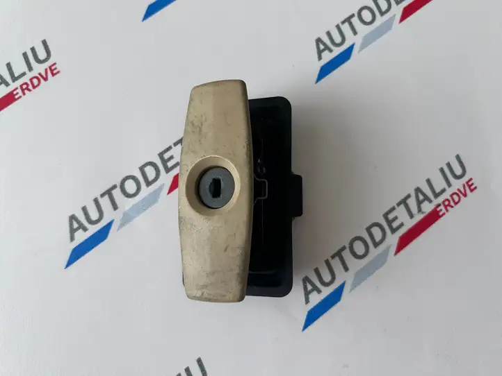 BMW 5 E60 E61 (2004 - 2010) 8163017 Ручка бардачка — фото 6
