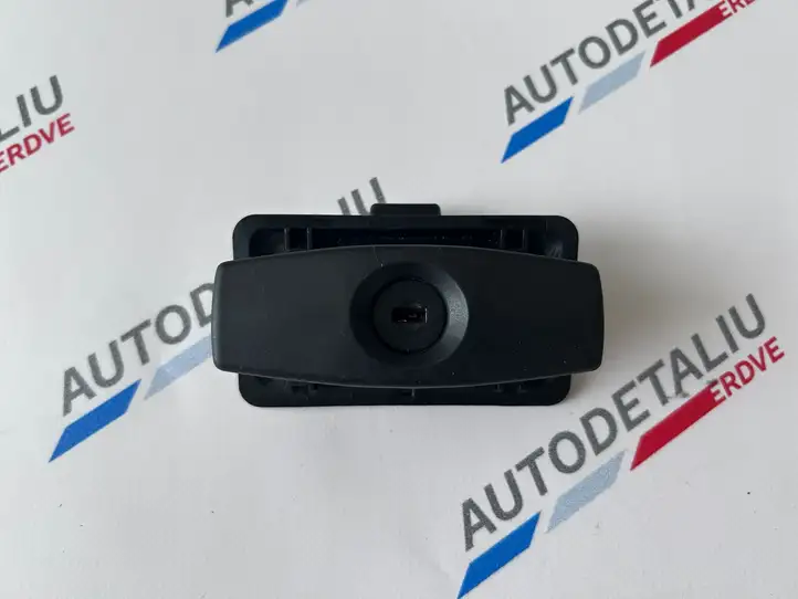 BMW 5 E60 E61 (2004 - 2010) 8163017 Ручка бардачка — фото 1