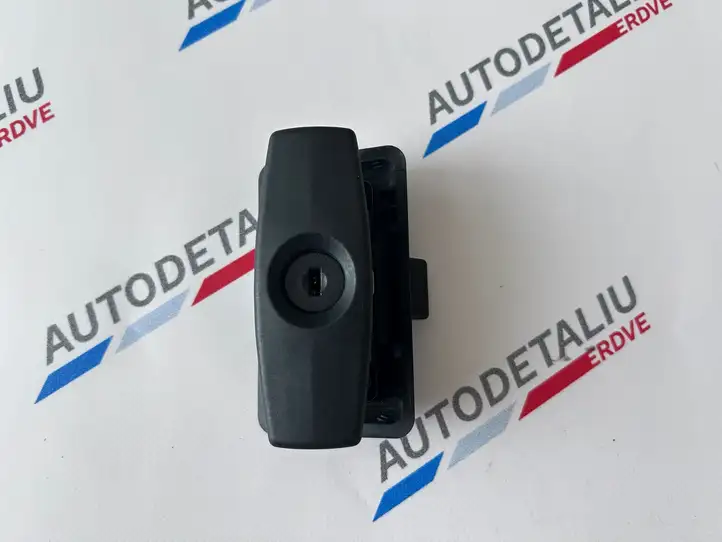 BMW 5 E60 E61 (2004 - 2010) 8163017 Ручка бардачка — фото 3