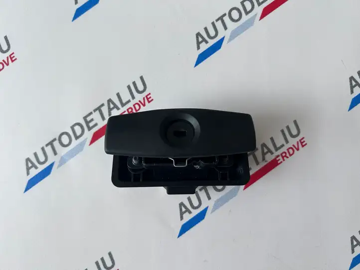 BMW 5 E60 E61 (2004 - 2010) 8163017 Ручка бардачка — фото 7