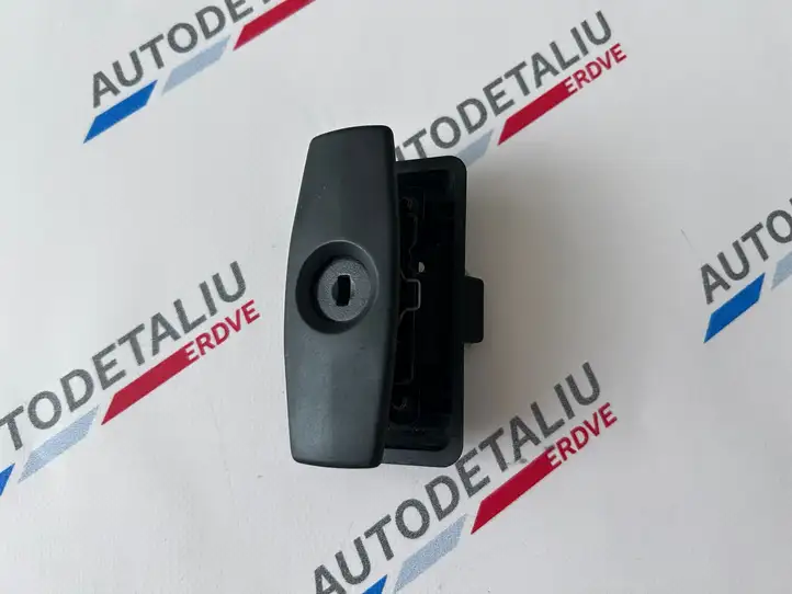 BMW 5 E60 E61 (2004 - 2010) 8163017 Ручка бардачка — фото 9