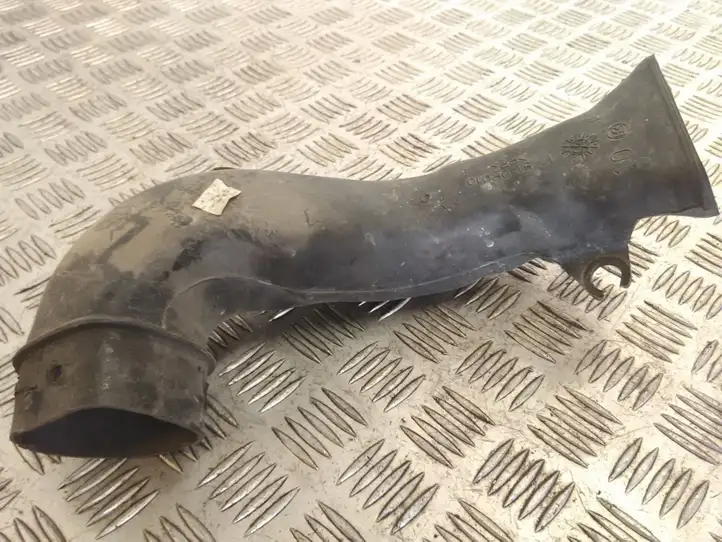 Toyota Avensis T250 (2006 - 2009) 177510R010 Детали воздухозаборника — фото 1