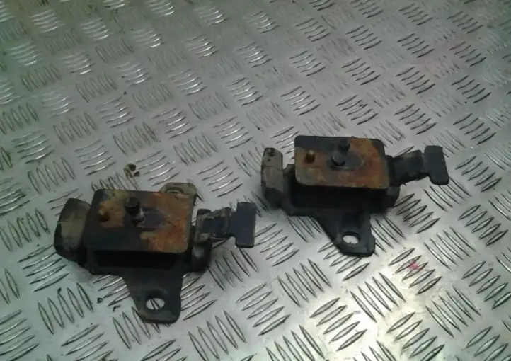 Toyota Hilux (AN10, AN20, AN30) (2008 - 2011) 123610L030 Опора двигателя — фото 2
